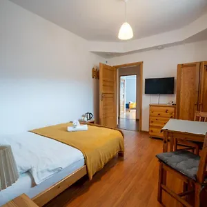 https://maya-pokoje-i-apartamenty.karpacz-hotel.com